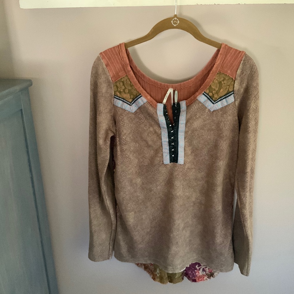 Gimmicks BKE Flyaway Top